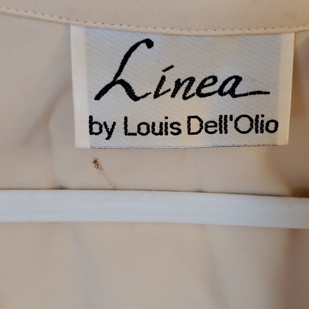 Cream button down blouse👕 - Picture 2 of 4
